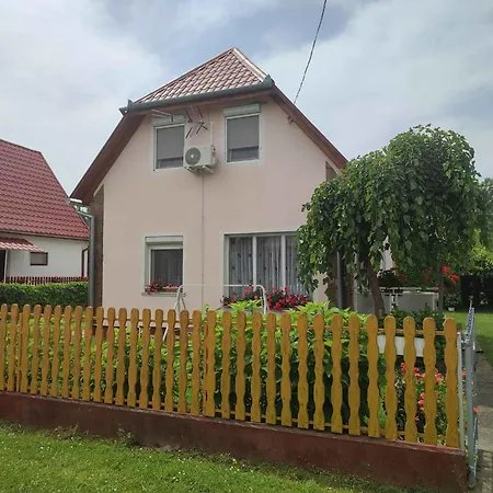 Apartment In Balatonmariafuerdo 19196